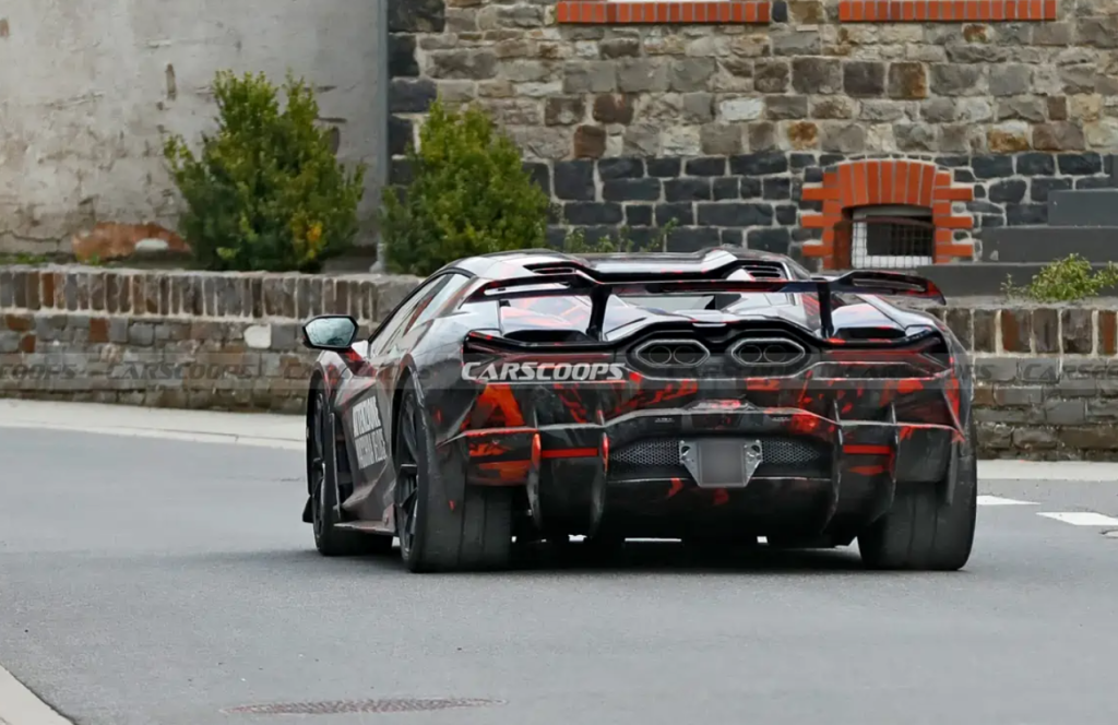 Lamborghini Revuelto SV