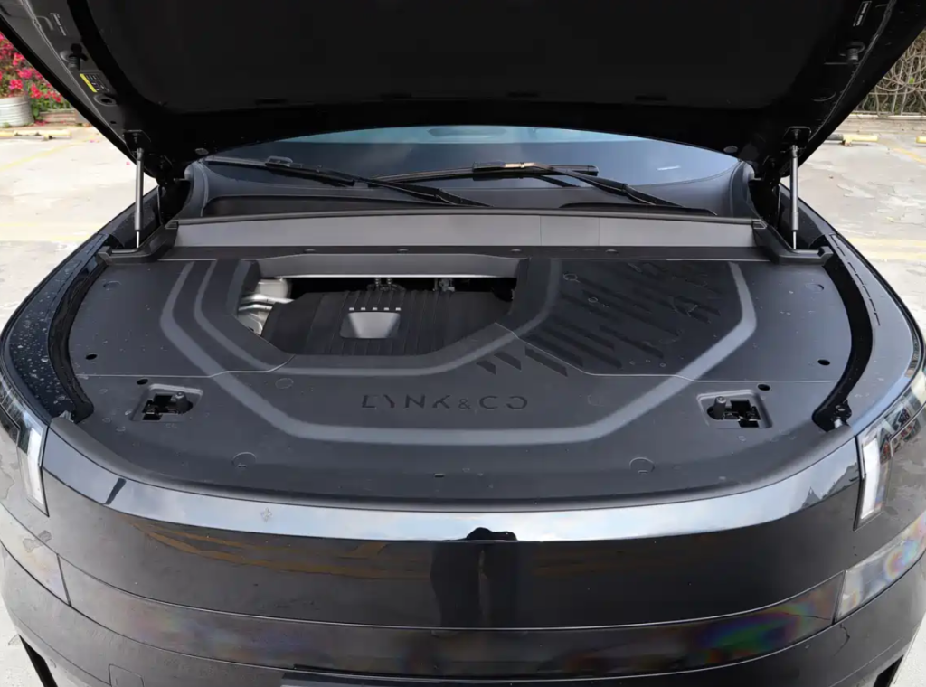 Lynk & Co 900
