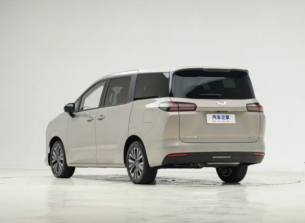 Wuling Starlight 730