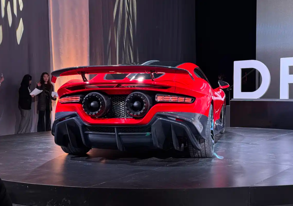 Dreame Nebula NEXT 01