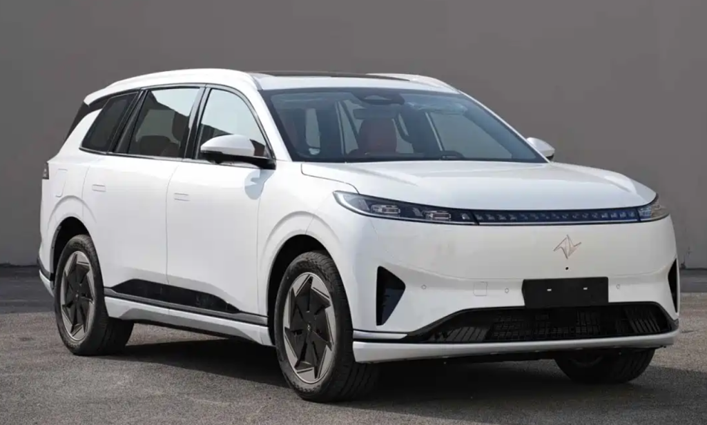 Dongfeng eπ008