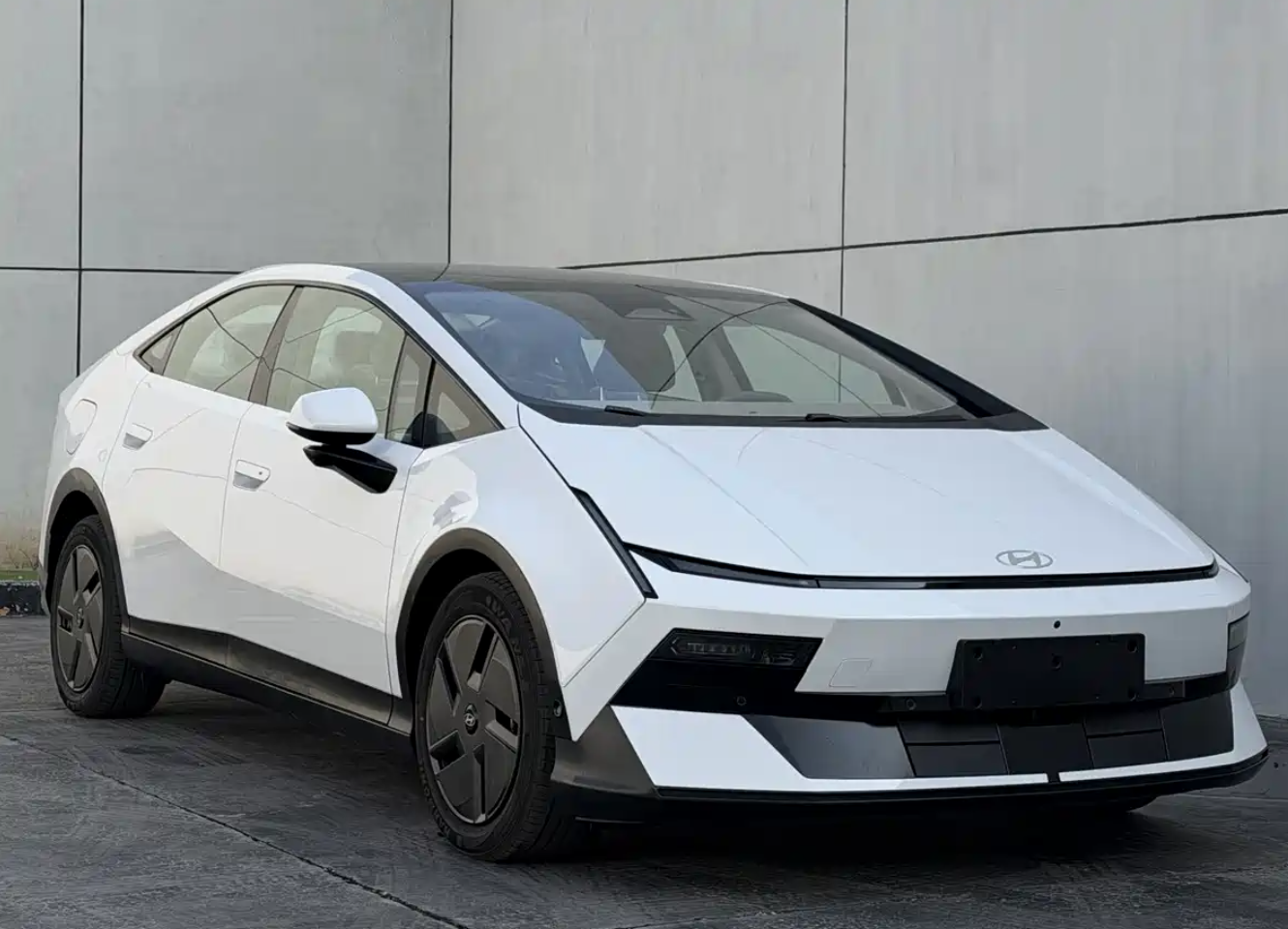 Hyundai IONIQ V