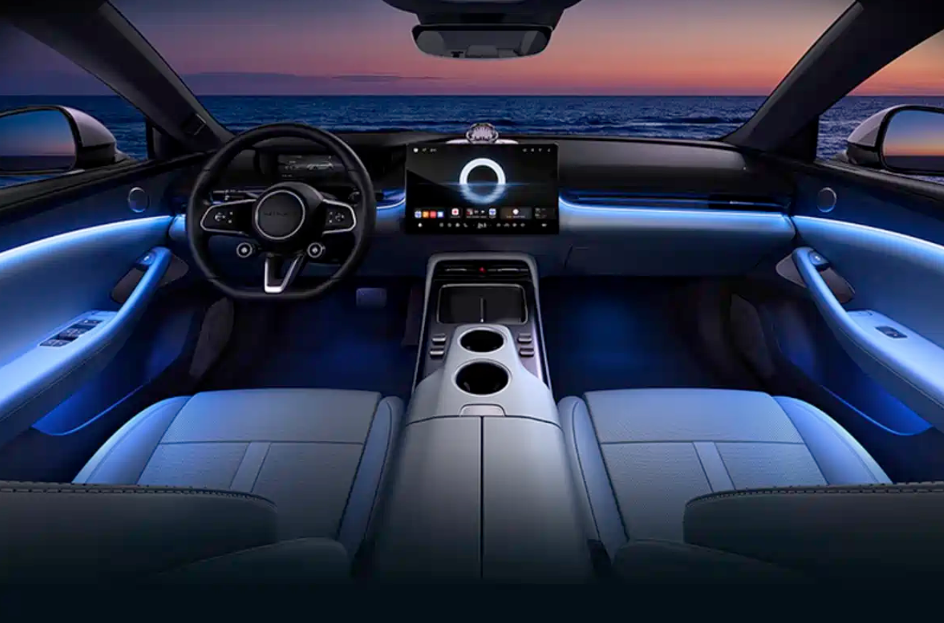 Qijing GT7 interior